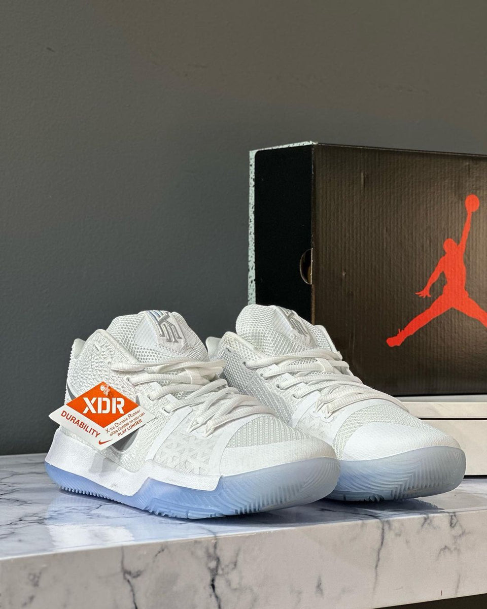 white nike kyrie 3